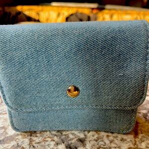 Universal Thread crossbody wallet